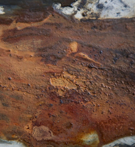 Rusty powder på lerret