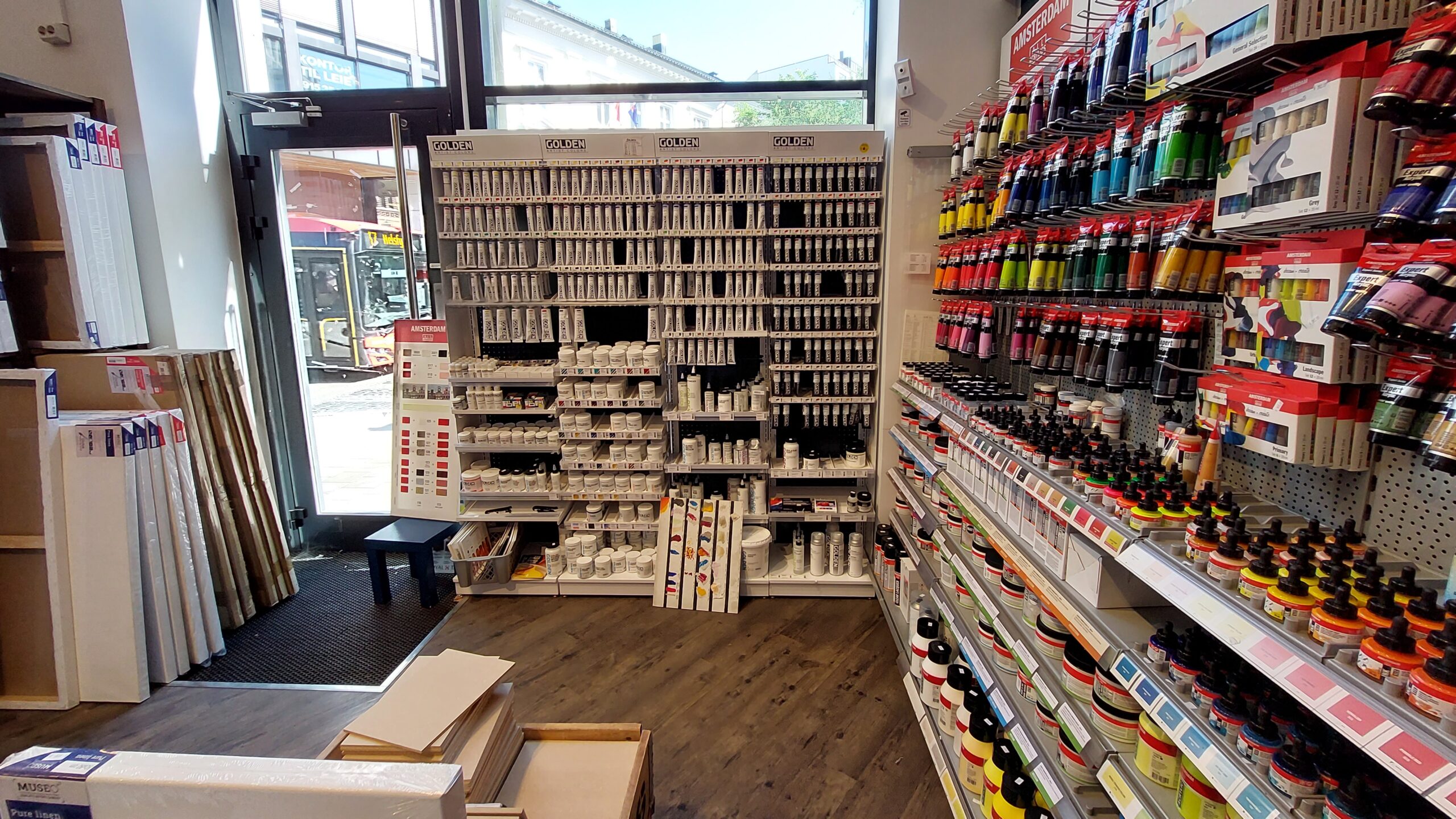 Stort utvalg av Amsterdam og annen akrylmaling