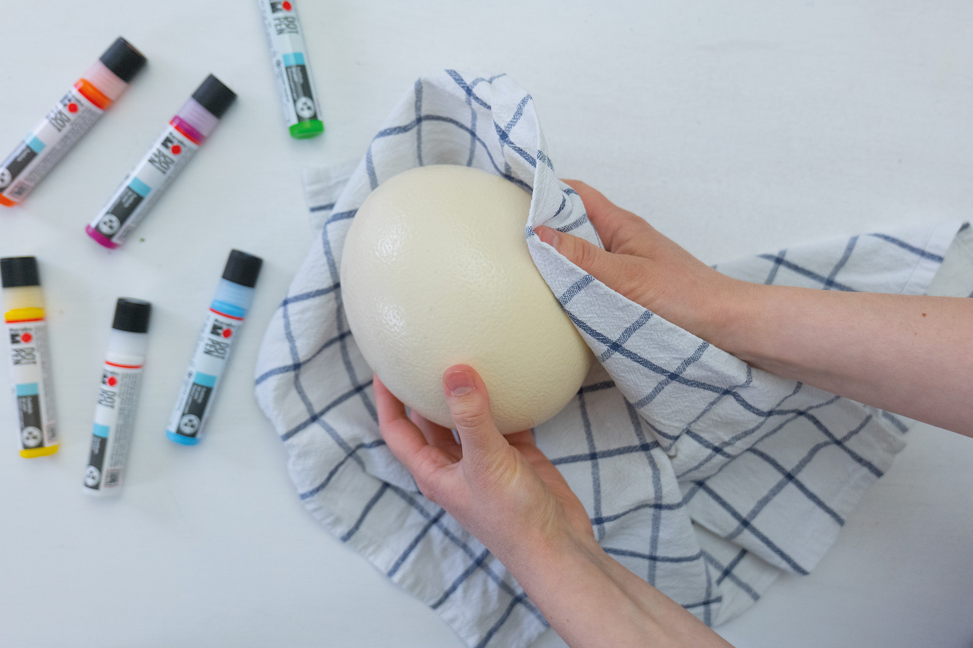 Stort strutseegg klar for dekorering